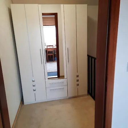 In Augsburg-haunstetten Δωμάτια σε οικογενειακή κατοικία *